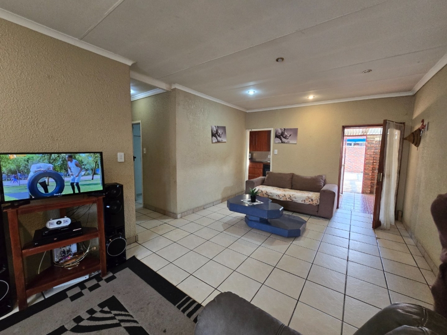 2 Bedroom Property for Sale in Kannoniers Park North West